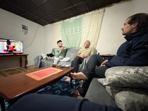 Bei Mirsads Familie im Wohnzimmer